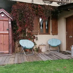  Appartement En Rez De Chaussee, Avec Jardin Partage.